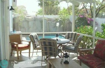 112 Gables Blvd in Weston, FL - Building Photo - Building Photo