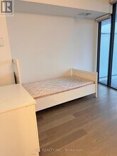 11 Wellesley St W in Toronto, ON - Building Photo - Building Photo