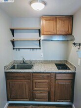652 3rd St, Unit Studio in Richmond, CA - Building Photo - Building Photo