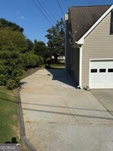 7235 Coral Lake Dr in Flowery Branch, GA - Building Photo - Building Photo