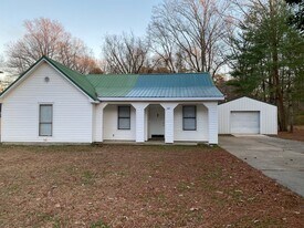 150 Stratford Ln in Jackson, TN - Building Photo