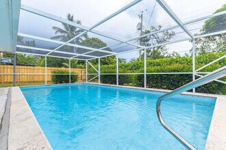 176 SE 27th Pl in Boynton Beach, FL - Building Photo - Building Photo