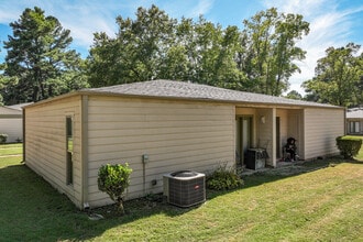 Wesley Highland Meadows in Memphis, TN - Building Photo - Building Photo