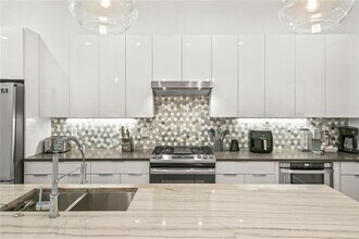 753 Fraser St SE in Atlanta, GA - Foto de edificio - Building Photo