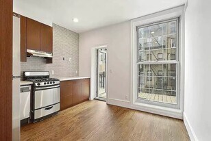 407 E 6th St in New York, NY - Building Photo