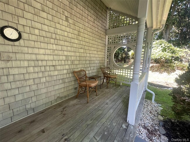 106 Laurel Ln in Port Jefferson, NY - Building Photo - Building Photo