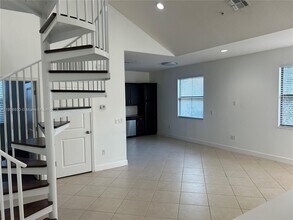 3390 NW 126th Terrace in Sunrise, FL - Foto de edificio - Building Photo