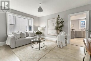 23 Mitchell St in St Thomas, ON - Building Photo