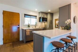 18203 Coastline Dr, Unit 9 in Malibu, CA - Building Photo - Building Photo
