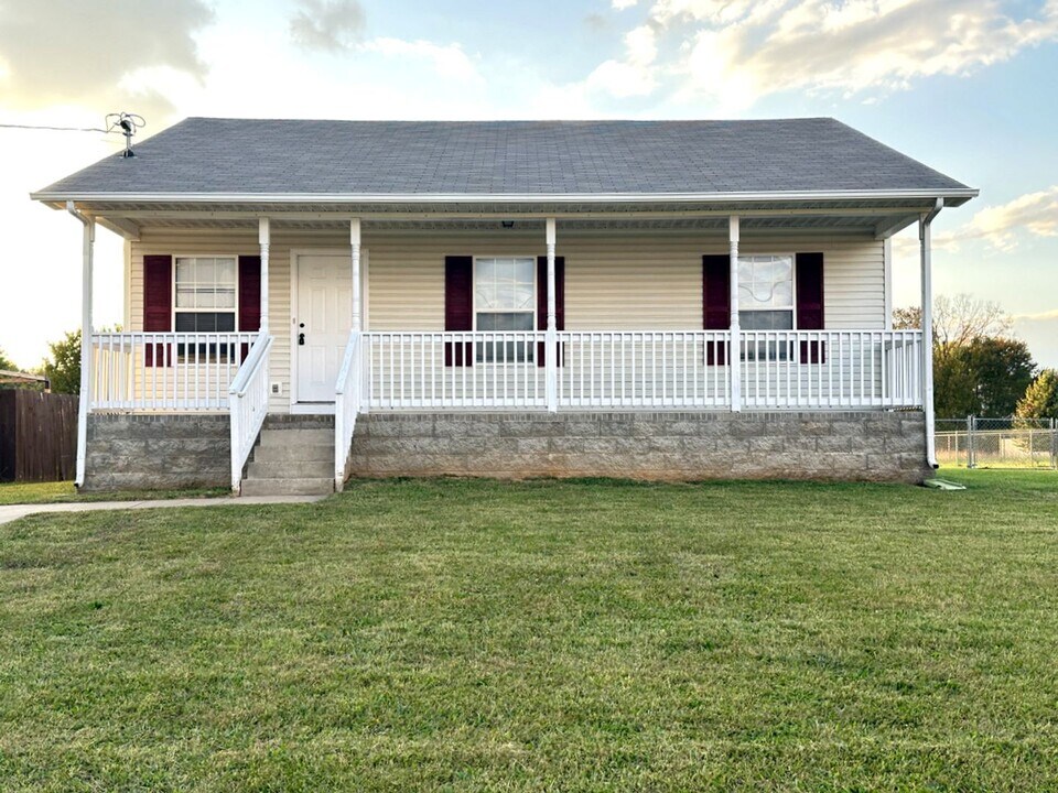 202 Jenna Ave in Oak Grove, KY - Building Photo