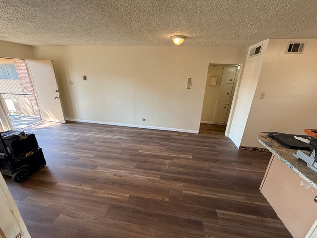 2601 N Kentucky Ave in Roswell, NM - Foto de edificio - Building Photo