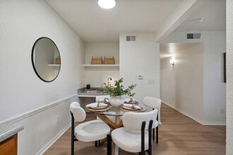 Tinker on Forty8 in Oklahoma City, OK - Foto de edificio - Building Photo