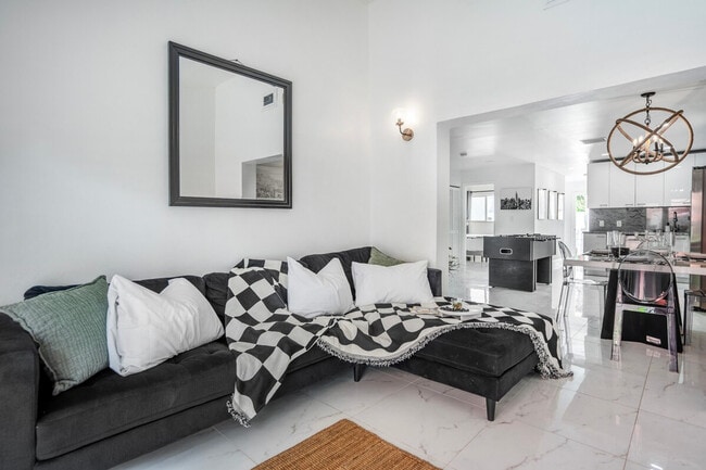 422 NW 8th St in Miami, FL - Building Photo - Building Photo