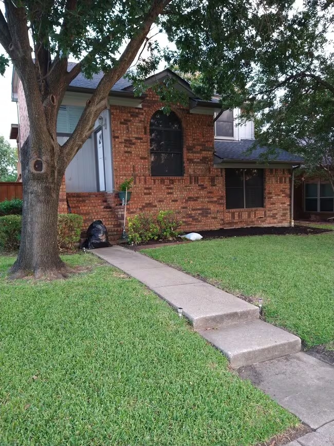 1636 Kingspoint Dr in Carrollton, TX - Building Photo - Building Photo