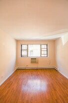625 W Cornelia, Unit #177 in Chicago, IL - Building Photo