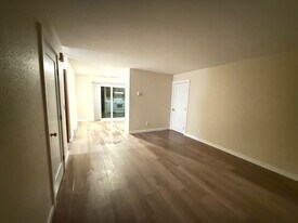 1860 Myrtle St in North Bend, OR - Building Photo