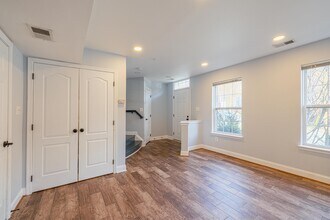 904 Crestfield Dr in Rockville, MD - Building Photo - Building Photo