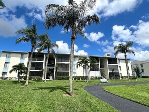 1109 Green Pine Blvd in West Palm Beach, FL - Building Photo - Building Photo