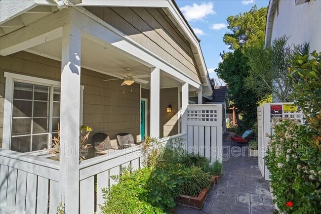 26020 Moreno Dr in Santa Clarita, CA - Building Photo - Building Photo