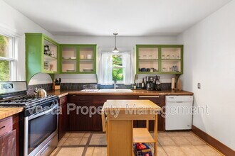 40 Baker Pl in Asheville, NC - Building Photo - Building Photo