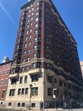 250 S 13th Street, Unit 2F, Unit 11F in Philadelphia, PA - Foto de edificio - Building Photo
