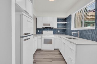 4301 N 24th St-Unit -142 in Phoenix, AZ - Building Photo - Building Photo