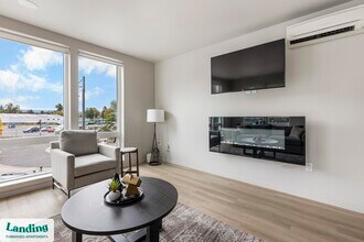 11505 NE Yacht Harbor Dr in Portland, OR - Foto de edificio - Building Photo