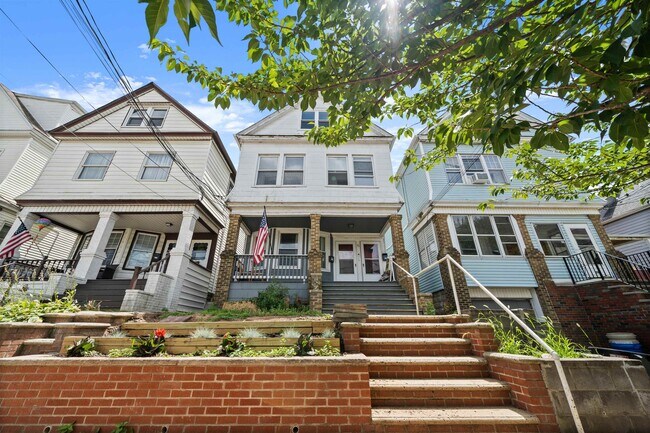 76 W 6th St in Bayonne, NJ - Building Photo - Building Photo