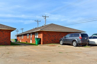 10-24 NE Adams Ave in Piedmont, OK - Building Photo - Building Photo