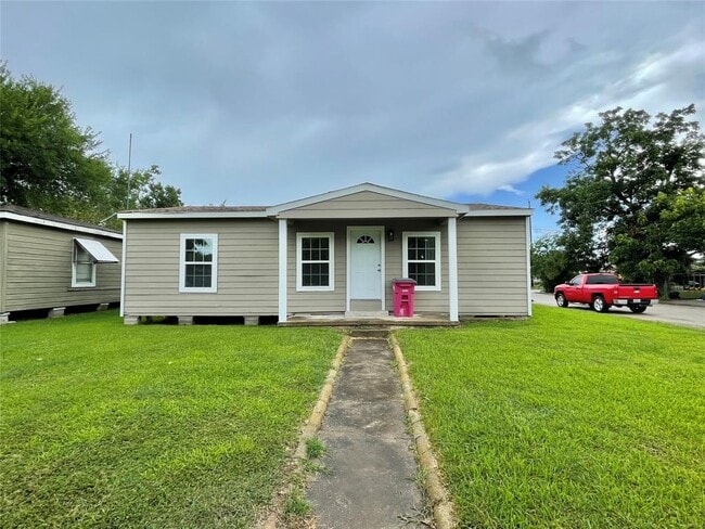 1531 W 5th St in Freeport, TX - Building Photo - Building Photo