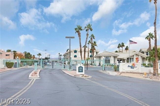 3550 Bay Sands Dr in Laughlin, NV - Building Photo - Building Photo