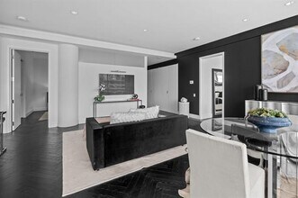 2408 Victory Park Ln in Dallas, TX - Building Photo - Building Photo