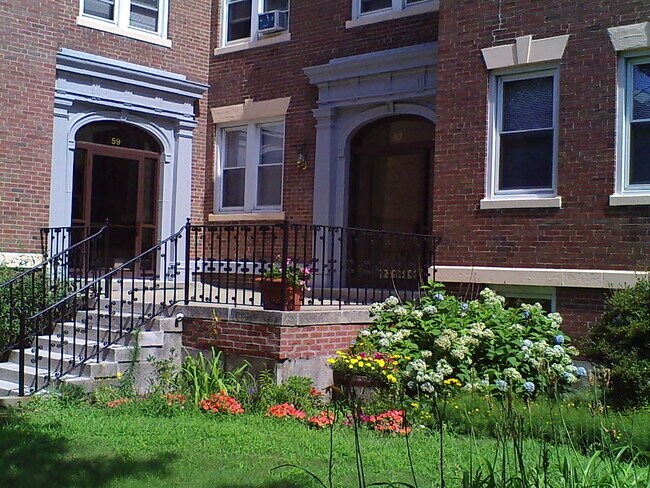 53 Manchester Rd, Unit 5 in Brookline, MA - Foto de edificio - Building Photo