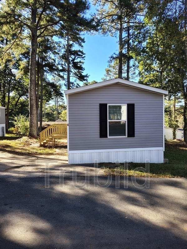 4 Poole Cir
