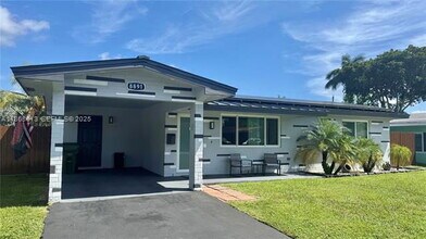 8891 NW 11th St in Pembroke Pines, FL - Building Photo - Building Photo