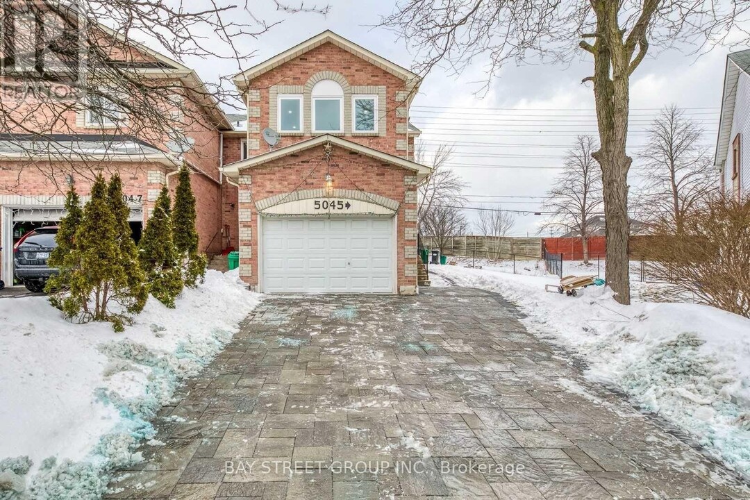 5045 Rundle Ct in Mississauga, ON - Building Photo