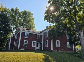 61 Prospect St in Enfield, CT - Building Photo