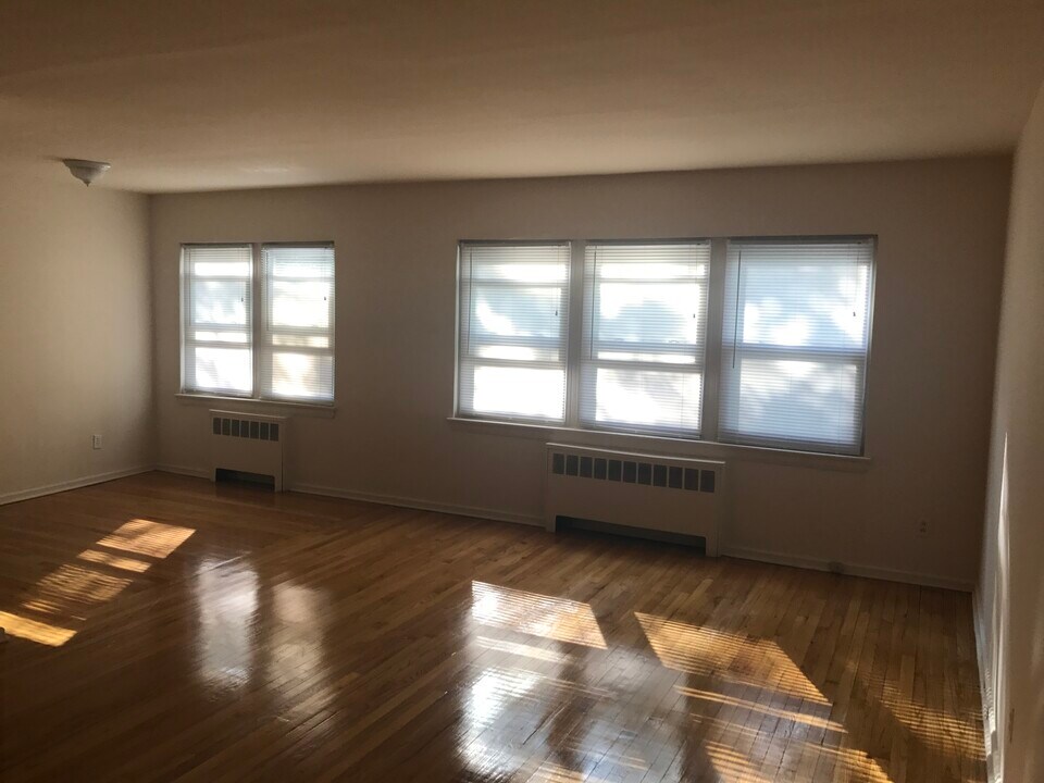 401 Park Ave in Rutherford, NJ - Building Photo