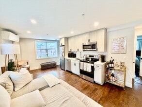 366 Hanover St in Boston, MA - Building Photo - Building Photo