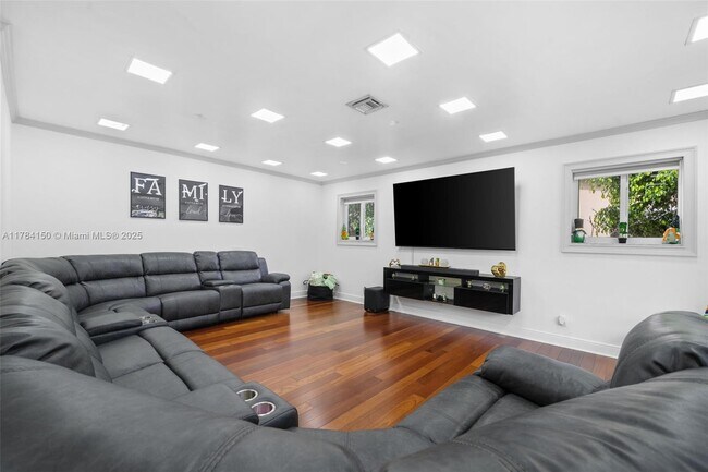 4306 Johnson St in Hollywood, FL - Building Photo - Building Photo