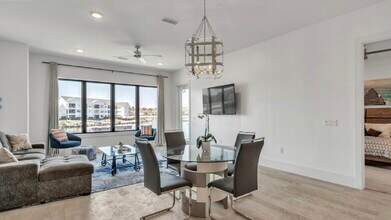 15260 TX-105 in Montgomery, TX - Foto de edificio - Building Photo