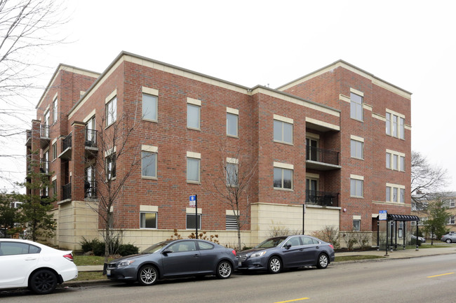 5761 W Higgins Ave in Chicago, IL - Building Photo - Building Photo