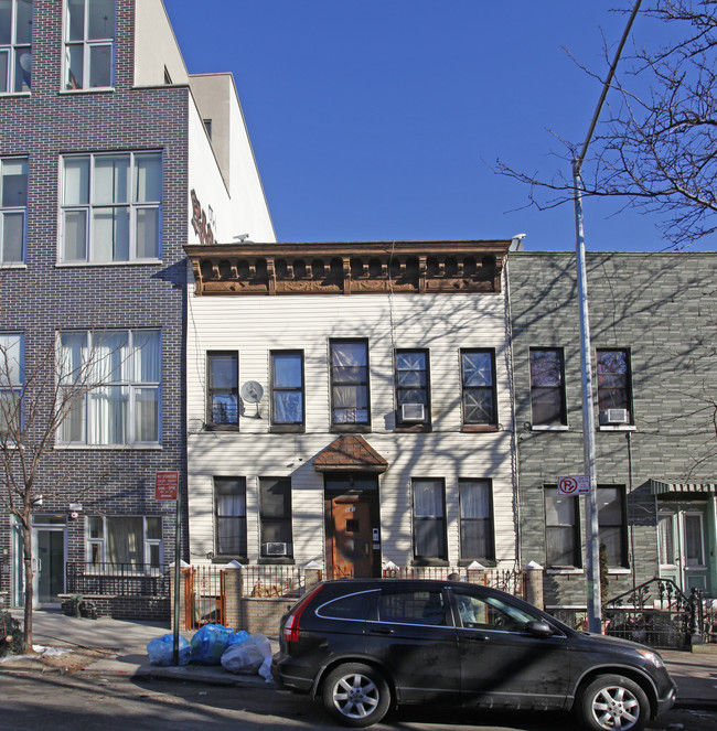 161 Irving Ave in Brooklyn, NY - Building Photo - Building Photo