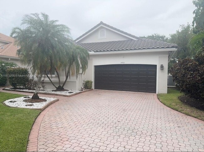 1400 Lacosta Dr W in Pembroke Pines, FL - Building Photo - Building Photo