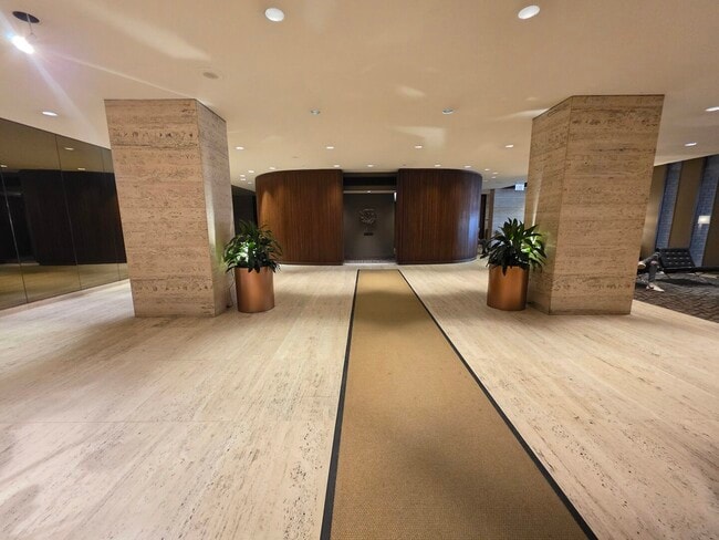 6033 N Sheridan Rd in Chicago, IL - Building Photo - Building Photo