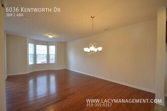 6036 Kentworth Dr in Holly Springs, NC - Building Photo - Building Photo