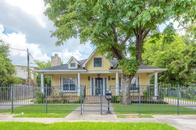 property at 1535 W 25th St