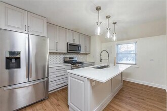 1902 N Ash St in Waukegan, IL - Building Photo - Building Photo