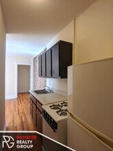 957 W Cornelia Ave, Unit 1b in Chicago, IL - Foto de edificio - Building Photo