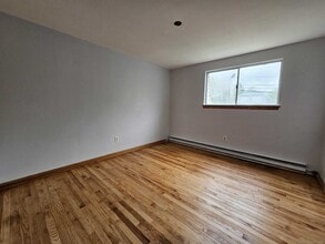 387 Bucks Hl Rd in Waterbury, CT - Building Photo - Building Photo